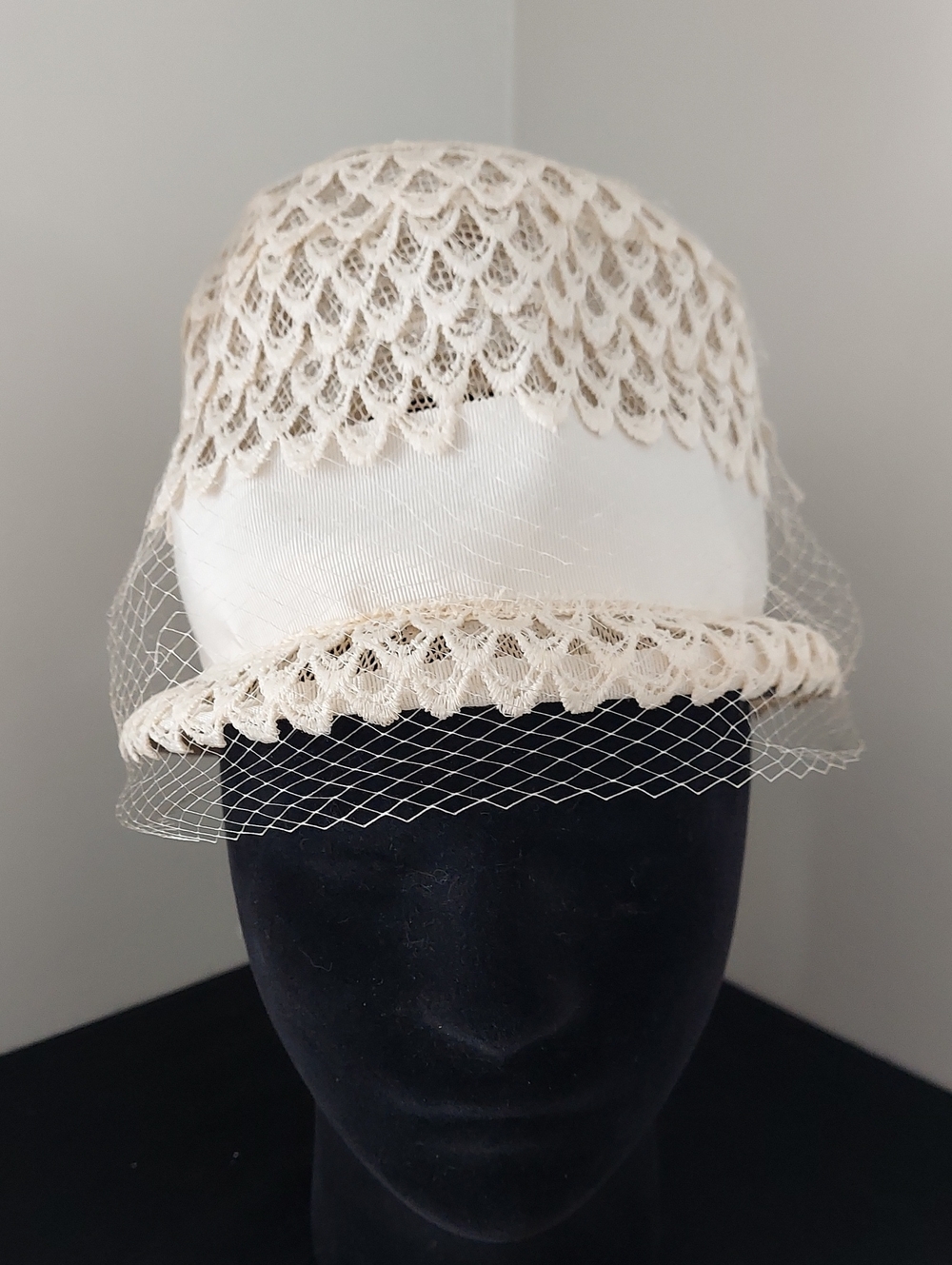 Vintage-Inspired Cream Lace Cloche Hat with Veil